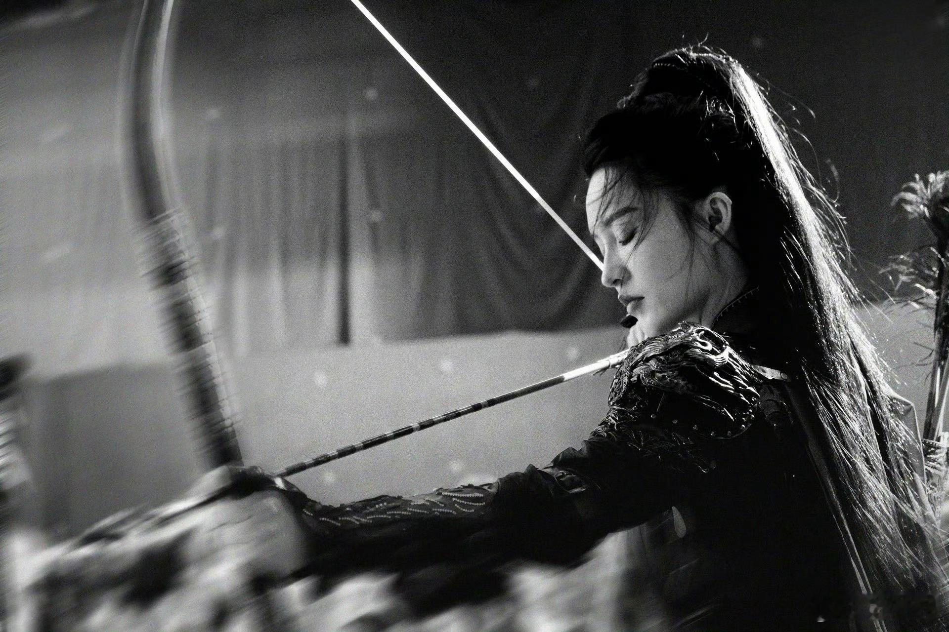 #李沁弯弓射箭剧照# 姐姐好帅！英姿飒爽古代将军！ ​​​