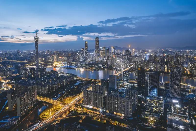 冬至这天，北方裹着棉袄玩雪，广东却以近28℃的高温解锁2025年冬至，简直把冬至