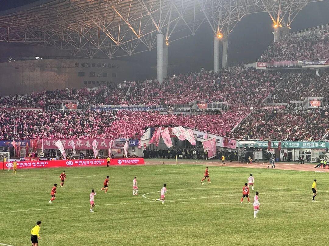 又是点球绝杀！湘超足球赛 湘超常德队 常德队将和永州队于12月27日在长沙贺龙体