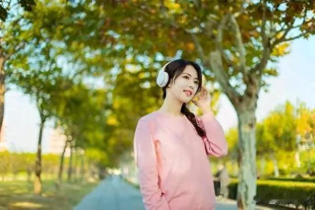 一个女人最舒服的生活方式：

1. 不管你多大年龄，一定要有少女心。

2. 无