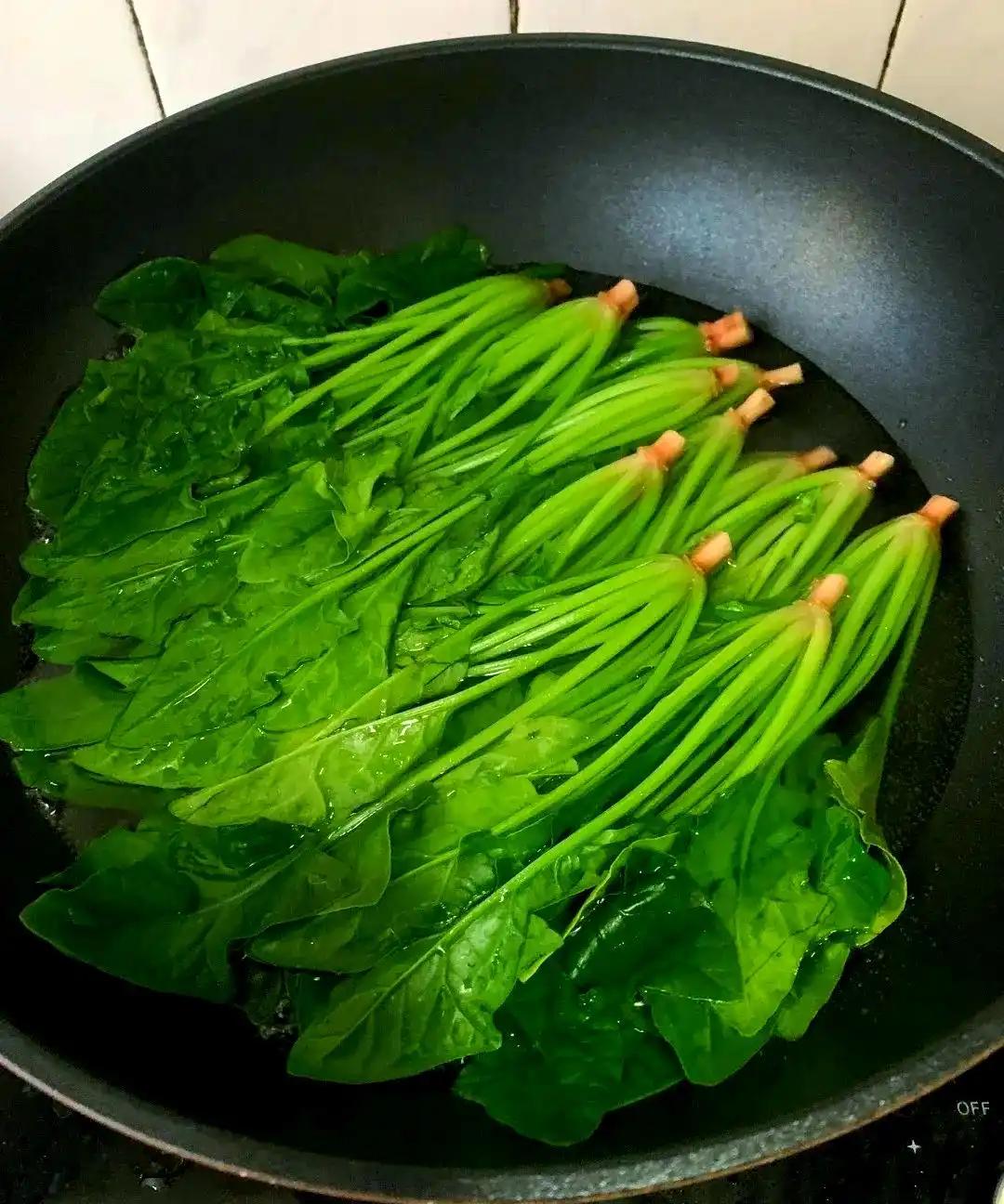 我们需要知道的生活常识：做菜时，如果蔬菜需要焯水，焯菜的水 最好尽量利用，如做水