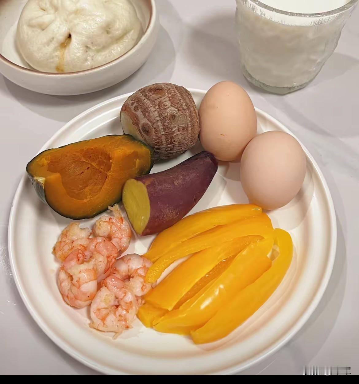 小孩子，特别是男孩子，家长就带他玩，带他运动，最好找到他的爱好。

给他养成好的