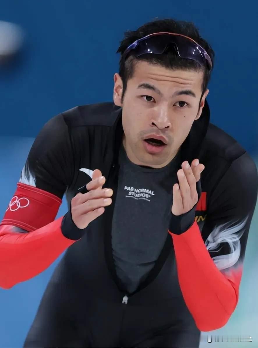 震撼，旗手的风采！

中国运动员宁忠岩以毫无争议的破奥运记录，为中国队勇夺第三金