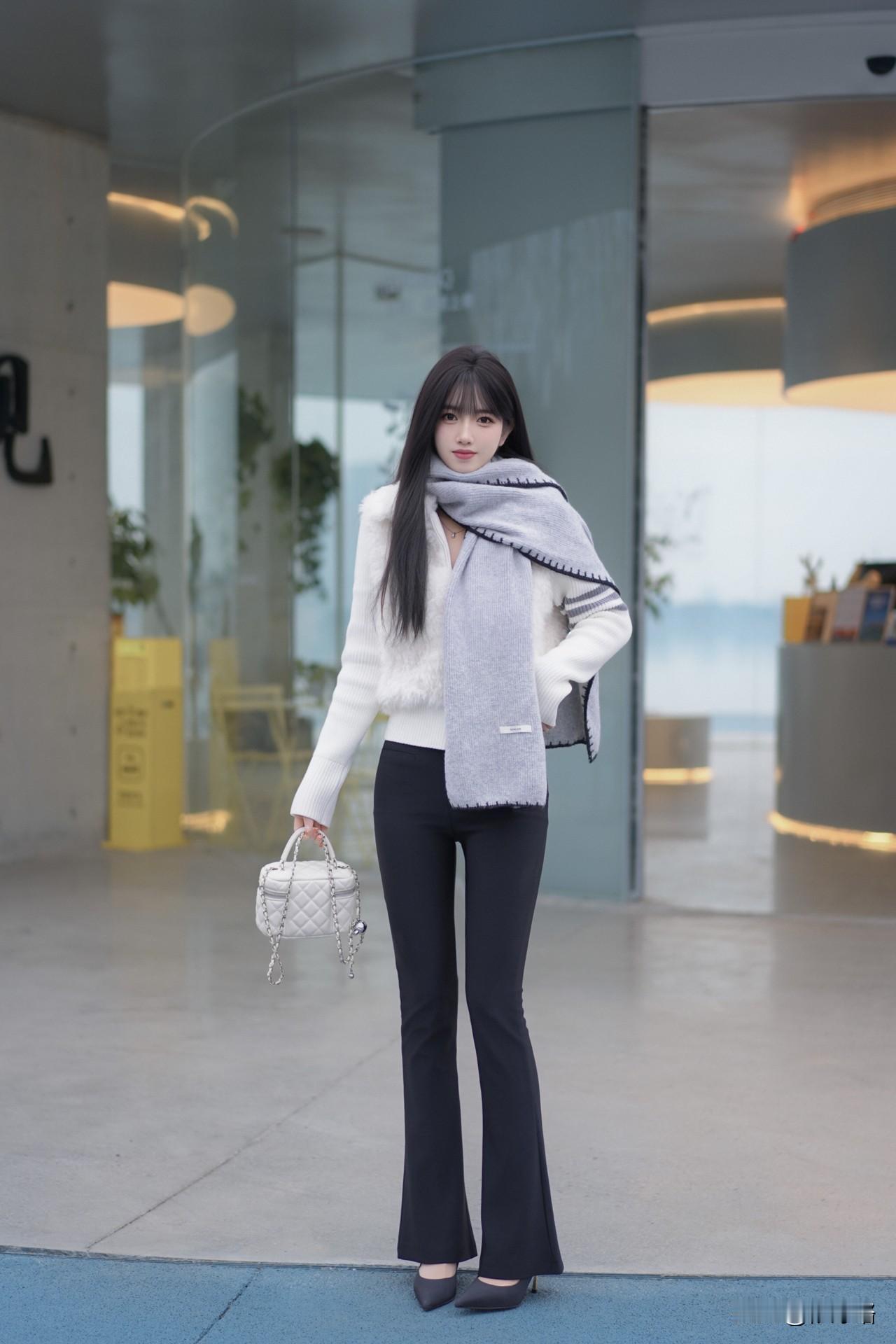 “一个人可以被生活打败，但不能被生活打倒。”打败是一时的境遇，打倒却是丧失再战的