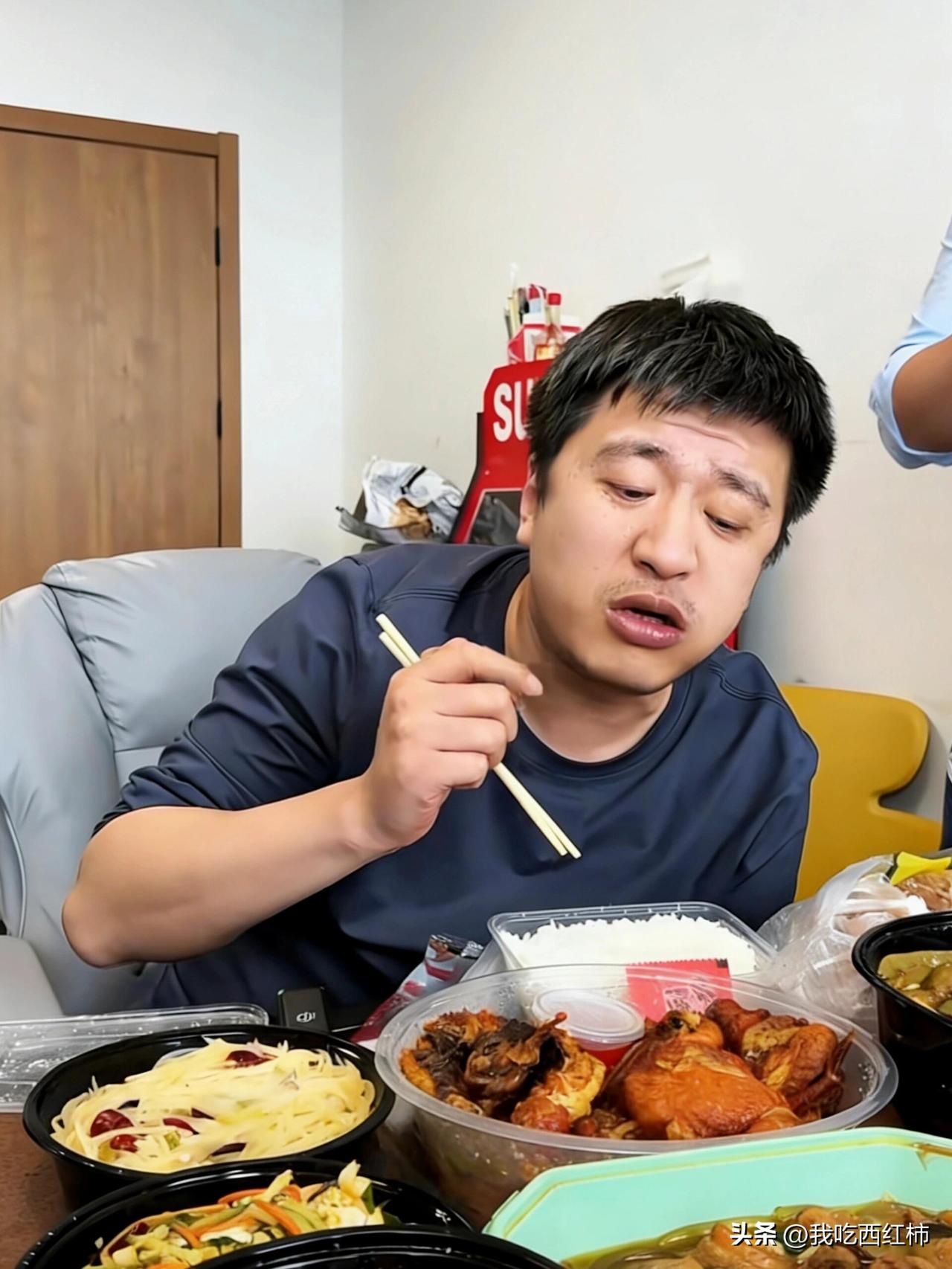 张雪峰猝死，想起了发着烧工作15h的我
看到张雪峰猝死的消息，心里很难过。
	