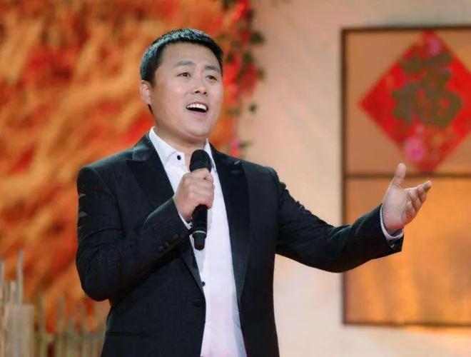 刘大成的后劲比朱之文大

眼下刘大成火不过朱之文，因为朱之文披了一身农民的服装，