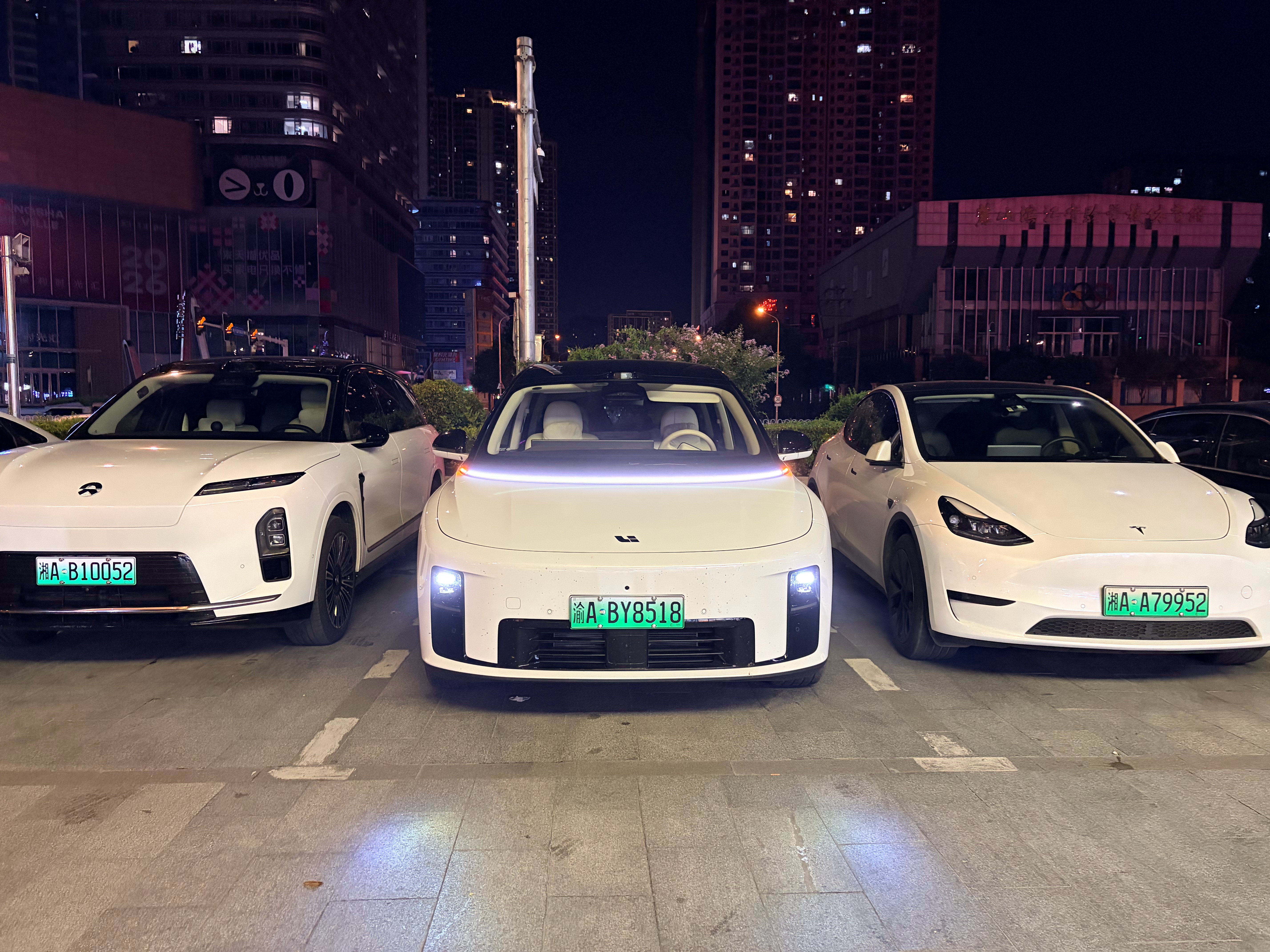 到了这地界，停车更要严格要求自己了，毕竟咱这身份比较敏感是吧。 长沙