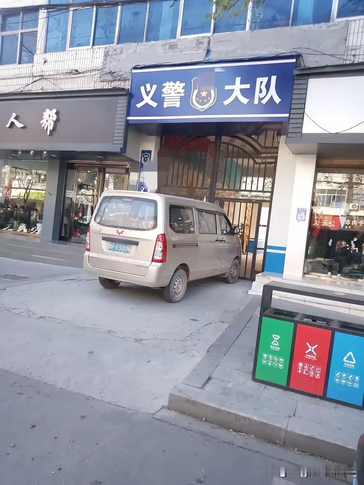 义警大队不属于公安机构，也没有行政级别！

义警大队是公安机关组织、指导下的‌群