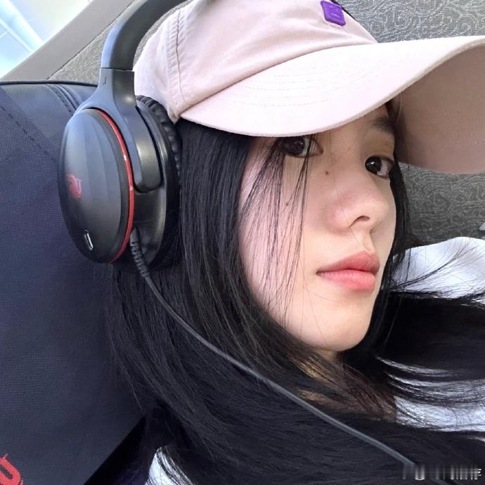 #刘浩存棒球帽好pink##刘浩存头像库更新了# ​​​刘浩存头像库的更新，为粉