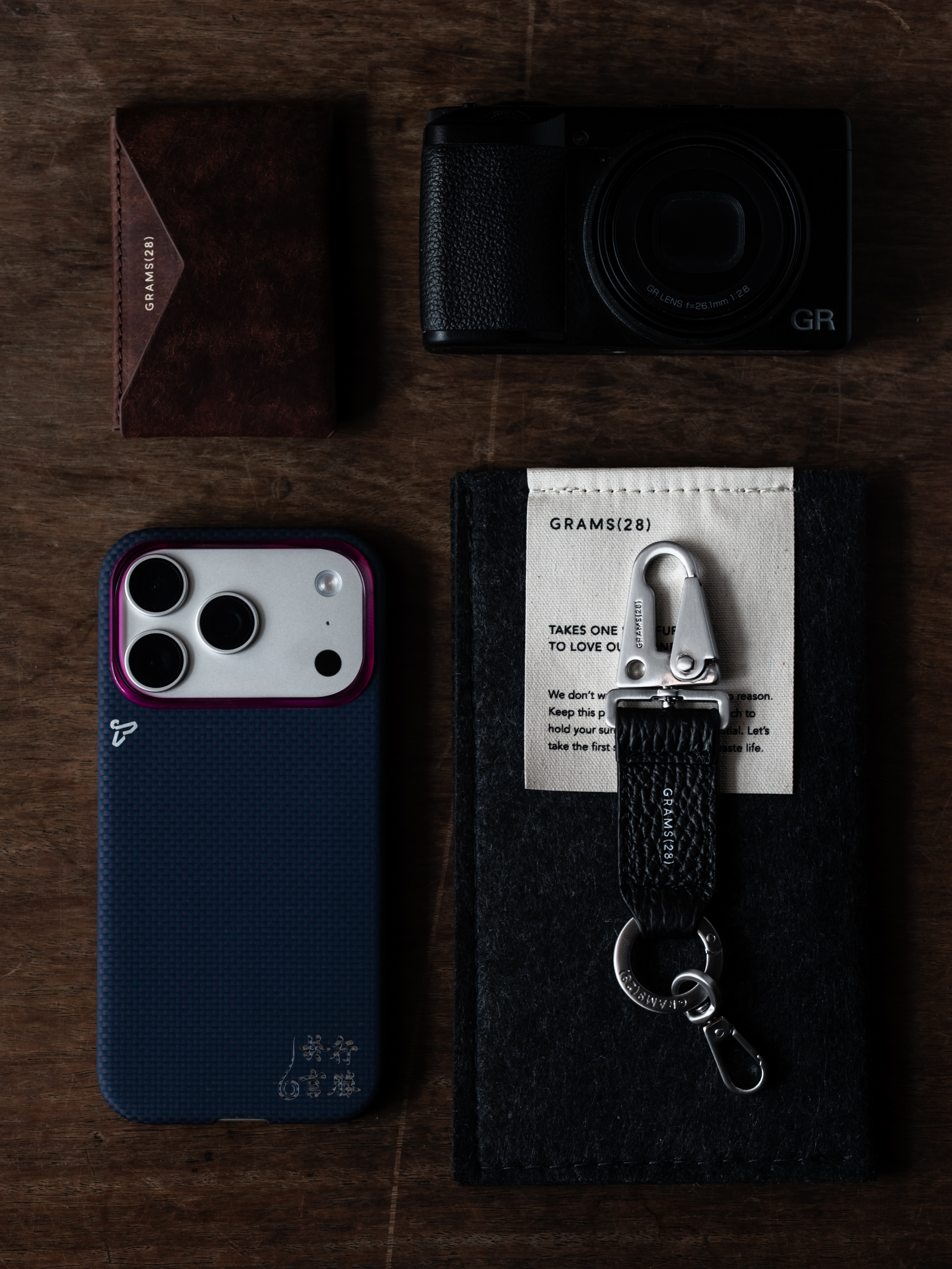 日常开箱｜newcloth 新壳-行胜于言，致敬清华主题。紫色壳体搭配紫色镜头圈
