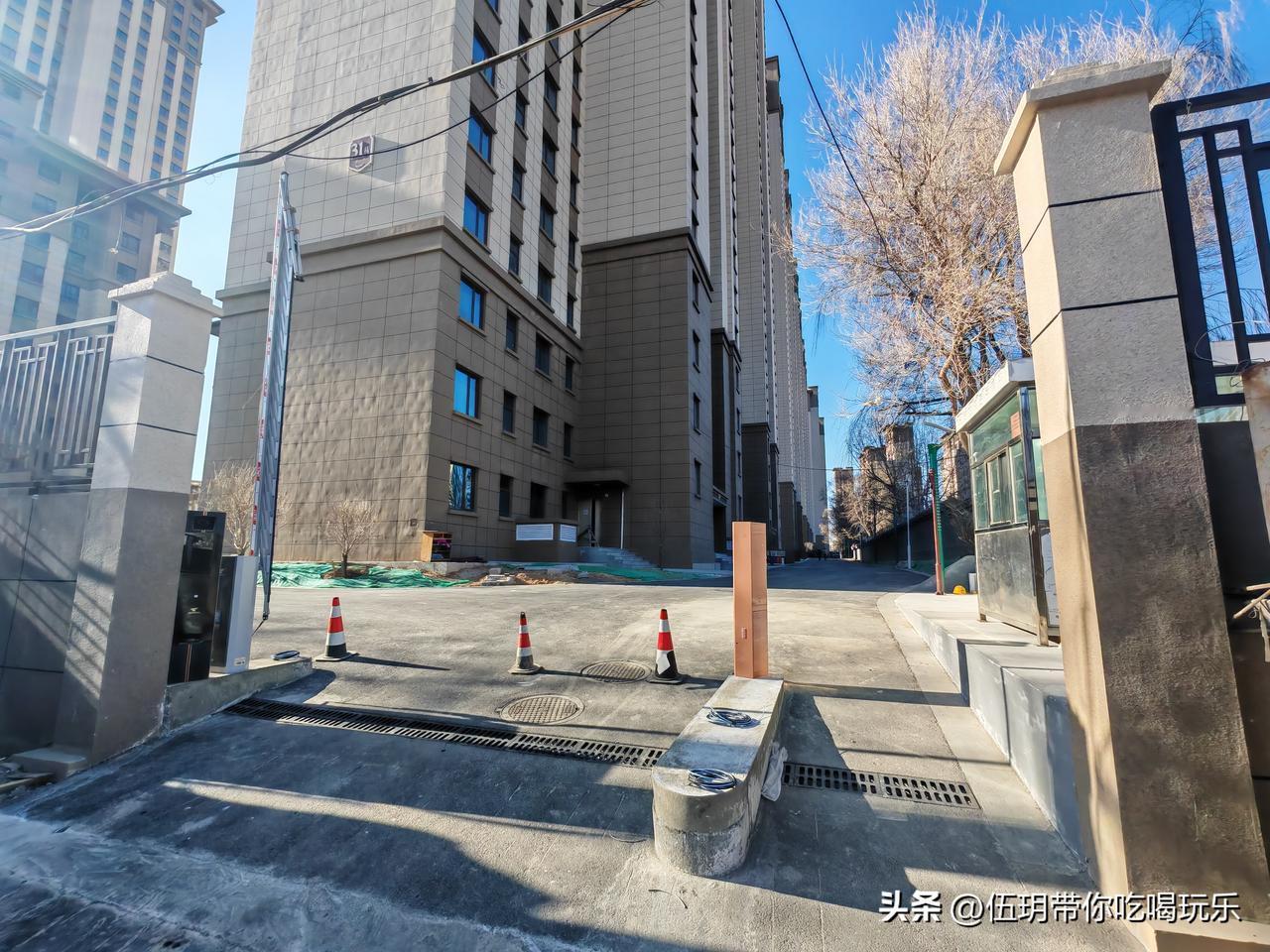 如果说你已经缴纳了城镇职工医保，那么再去缴纳农村医保确实是重复缴费的，对个人来说