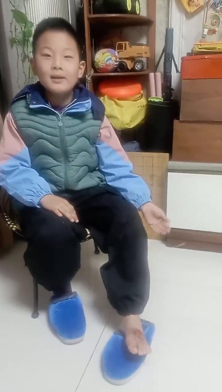 《满江红》
宋，岳飞。
难处潇潇雨歇，抬望眼，仰天长啸，壮怀激烈。
三十功名尘与