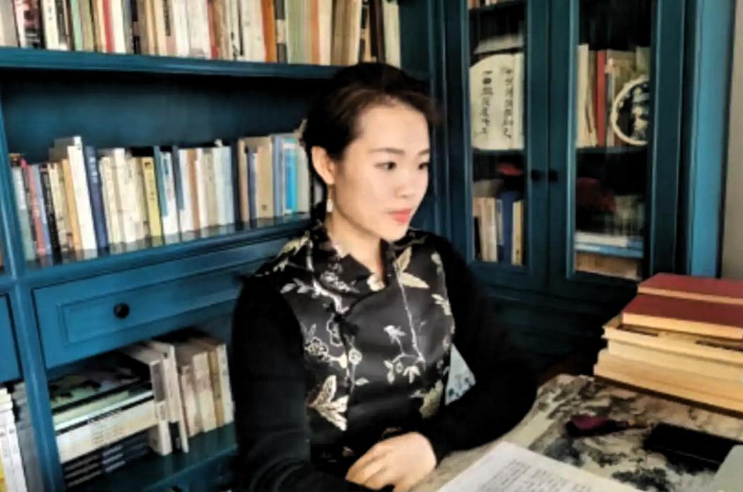 都怪我自己手欠，
去搜了一下徐莺的父亲是谁？
没想到出来的结果让我怀疑自己的智商