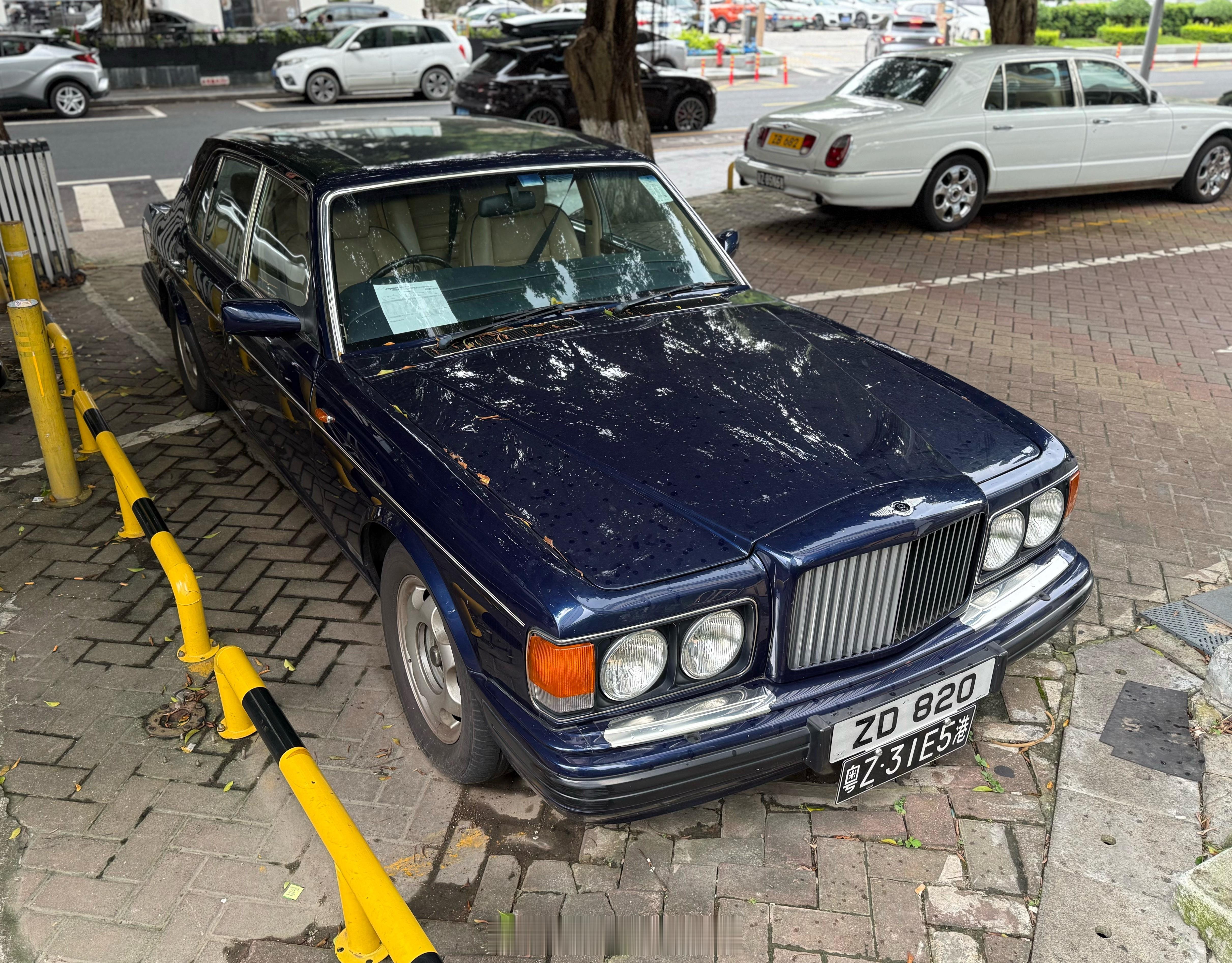 cars01豪车拍[超话] 一间车房的三台经典粤港两地牌宾利：Bentley B