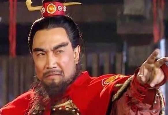 他是三国乱世中最富争议的人物，被称作“治世能臣，乱世奸雄”。虽出身于宦官世家，却