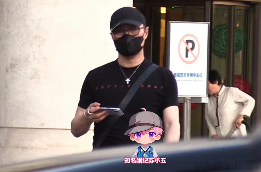 汪峰森林北感情超好汪峰森林北不但没分手，反而感情超好。知名娱记苏小五拍到他俩手牵