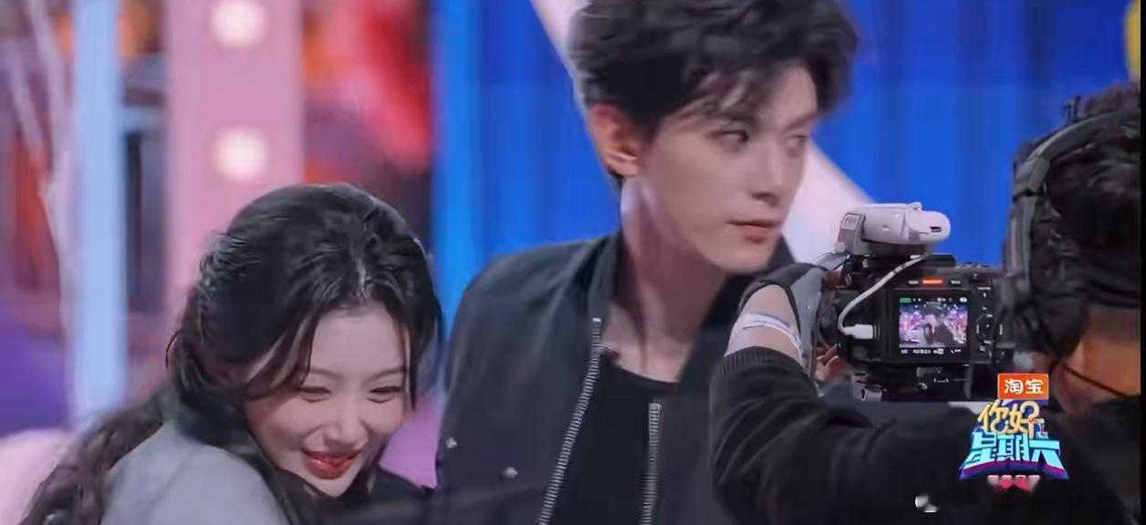 双人舞ending pose是借位吻！节目组太会搞事情！孔雪儿邓凯好六借位吻孔雪