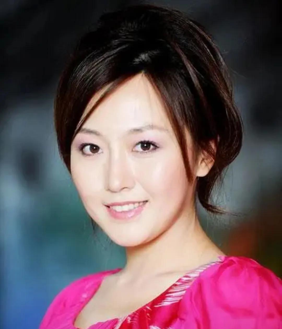 1. 潘阳嫁给了身家10亿的富豪石磊，然而婚后她却长期带着儿子住在娘家。这一行为