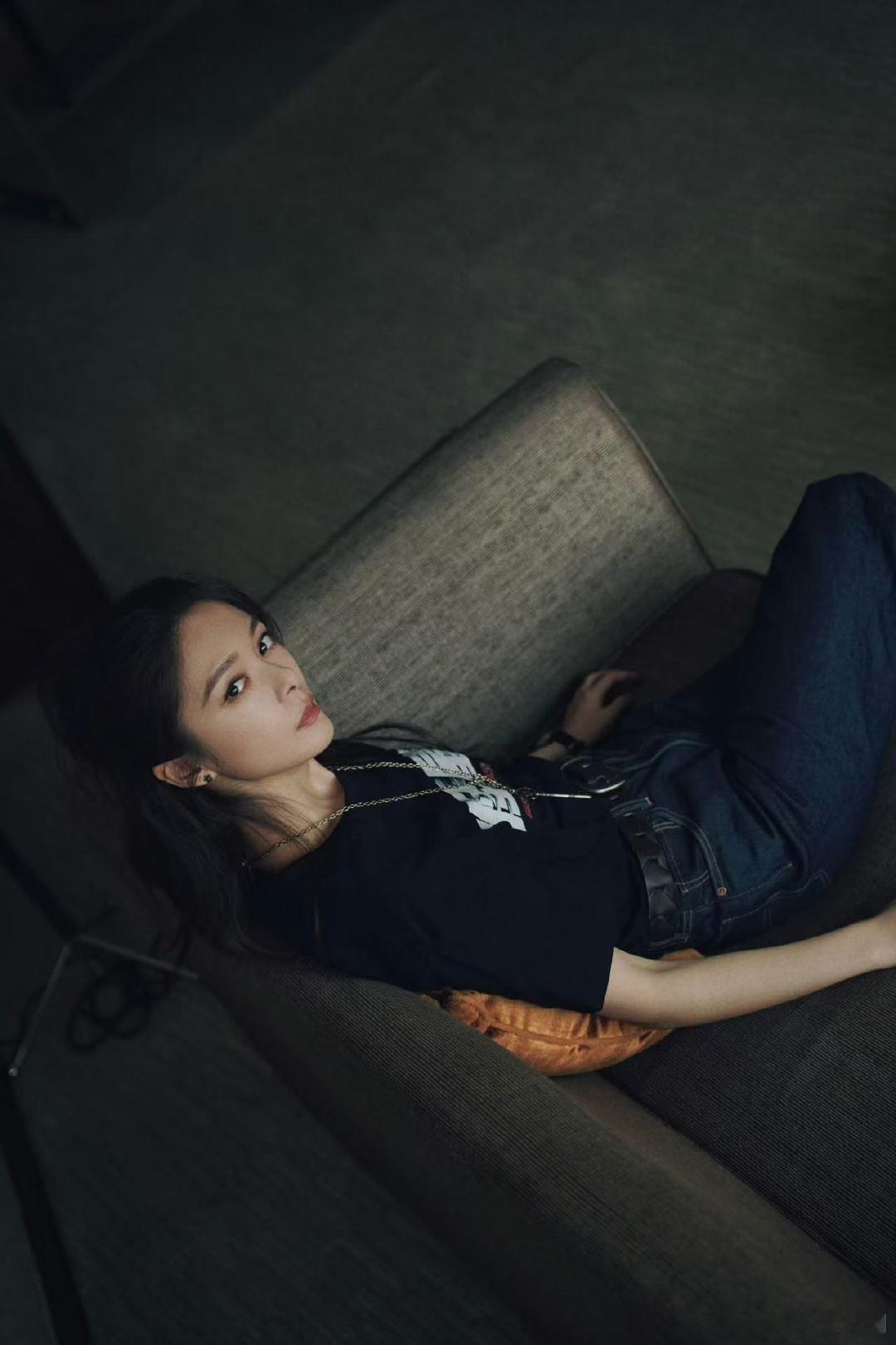 傅菁画中人录制幕后歌曲与影片双向赋能，傅菁录制《画中人》服务于自己主演的惊悚悬疑