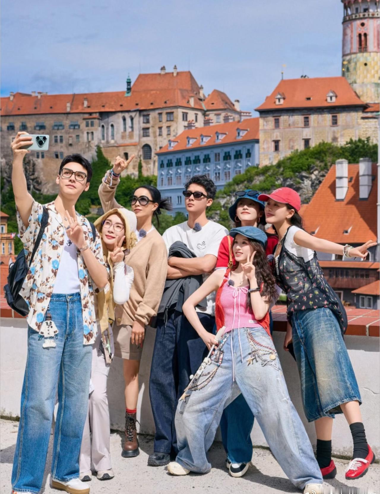 花少 
花少忙碌型选手张雅琪，镜头里全程在线干活，奈何财务任务频频翻车，妥妥吃力