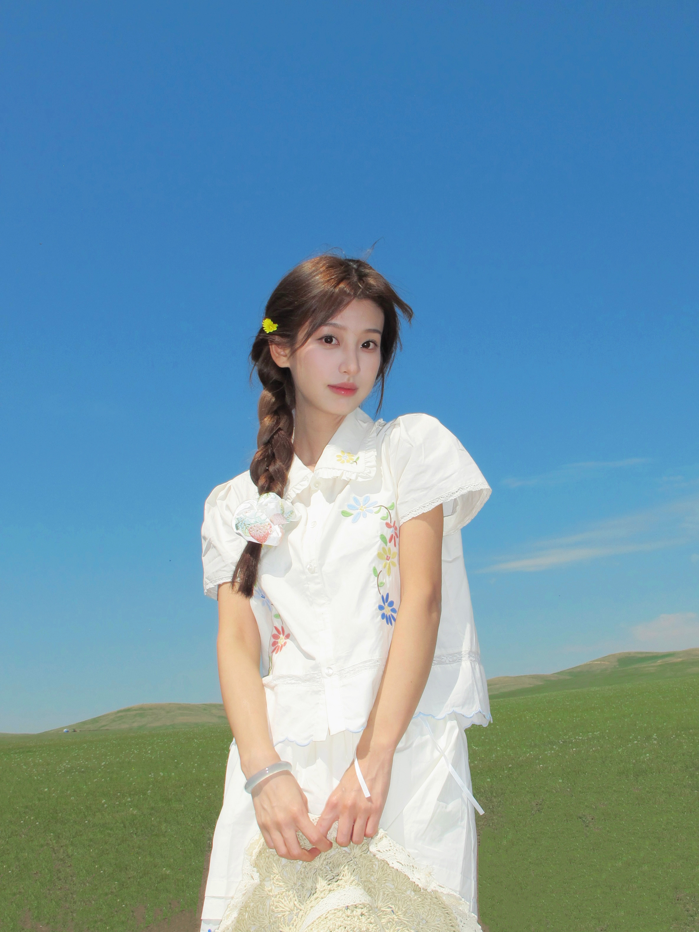 ⛰你这背景太假了！晴天的草原好像windows 桌面 ​​​
