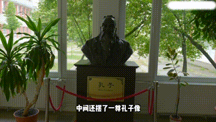 原来地球村不是形容词原来地球村真的存在于现实里。在匈牙利漫步，既能邂逅欧式古堡的