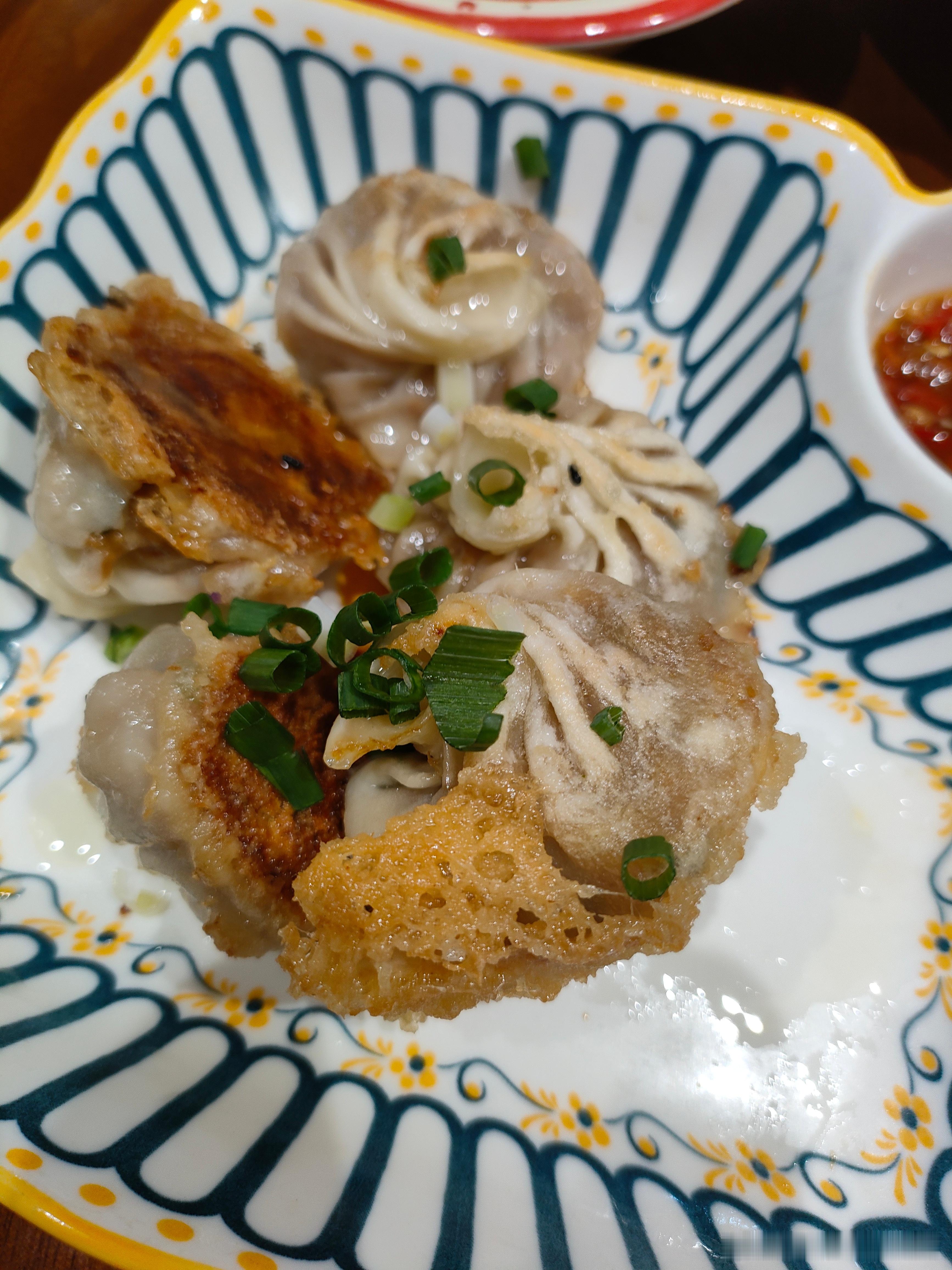 赣南美食昨天下午2点多回到老家，姑姑姑爷妹妹全家人都去高铁站接他了，在姑姑家享受