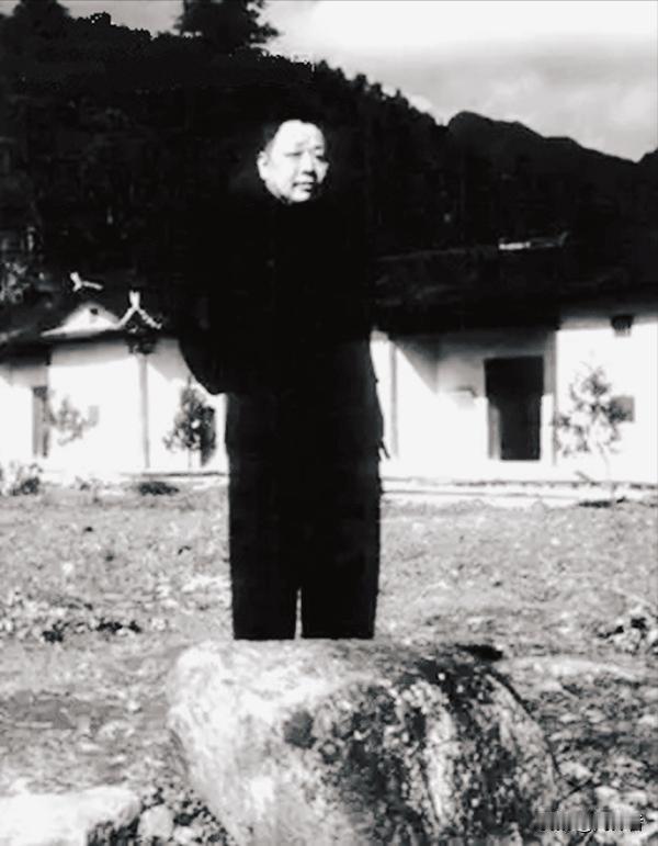 1968年，工程兵司令员陈士榘在广州开会时，遇见辽宁省副省长黄达，开玩笑说：“马