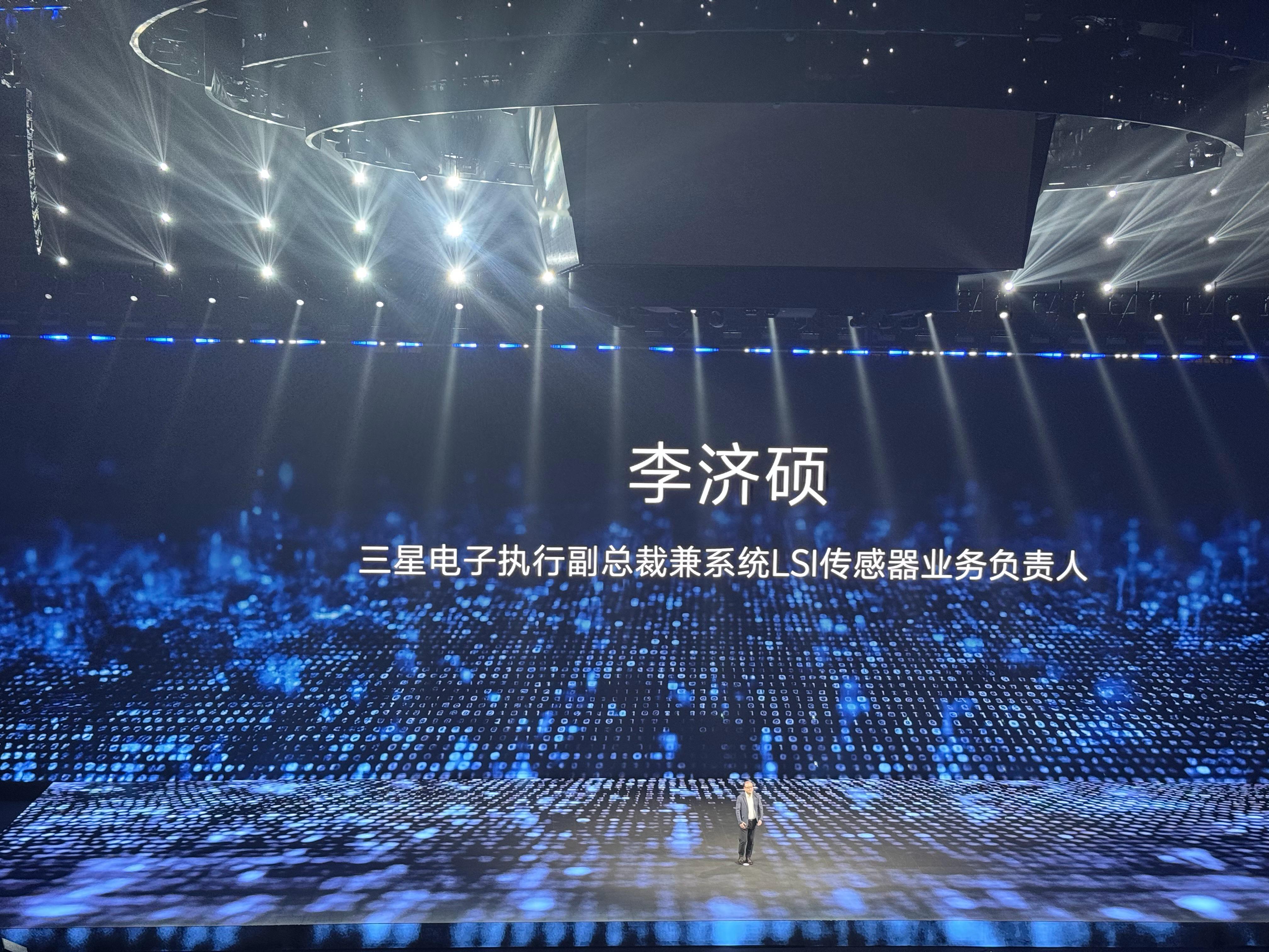 vivoX300系列发布会X300 Pro全球首发三星HPB，第二代2亿像素长焦