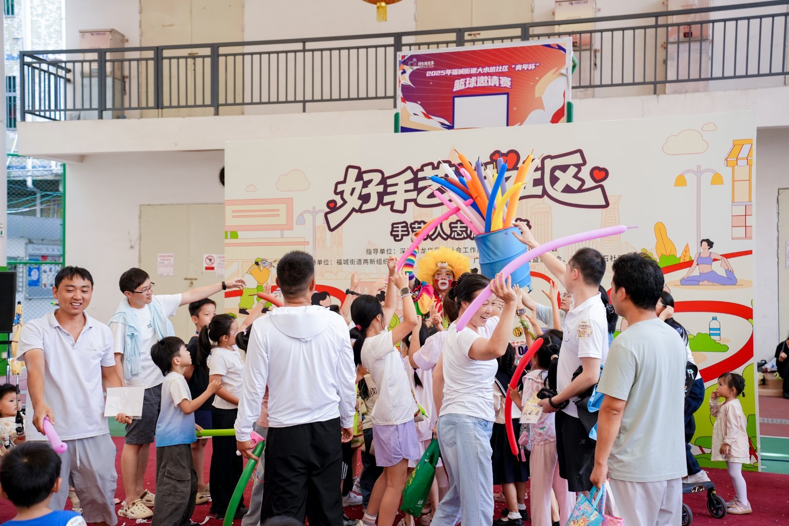 六一手艺人把主题乐园搬到了家门口手艺人把每个小孩的六一愿望都当真了 指尖藏童趣，