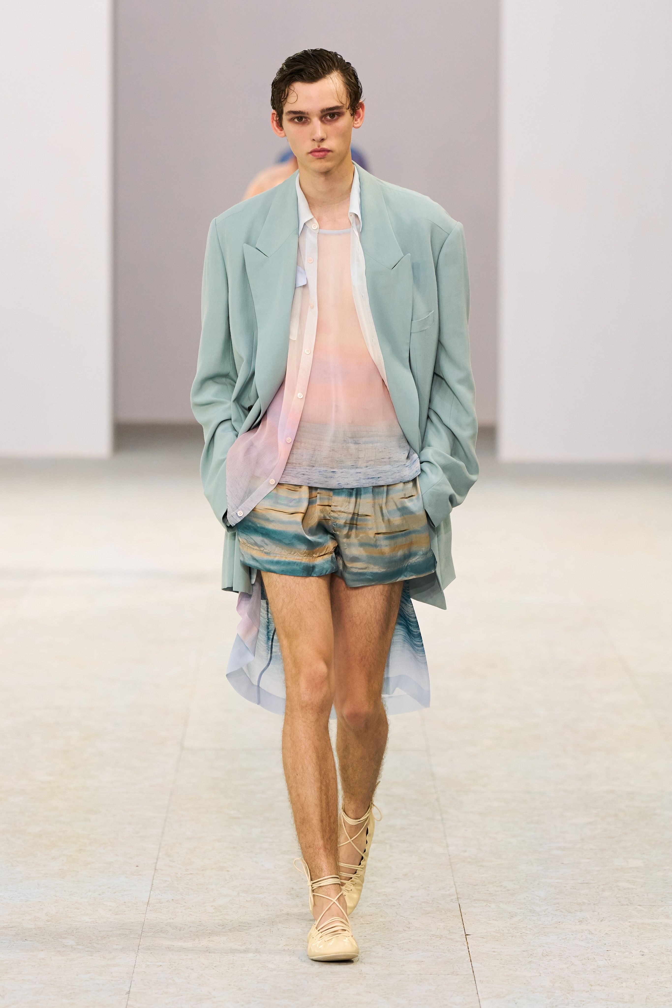 秀场分享：Dries Van Noten2027春夏系列当剪裁变得轻盈，男性魅力
