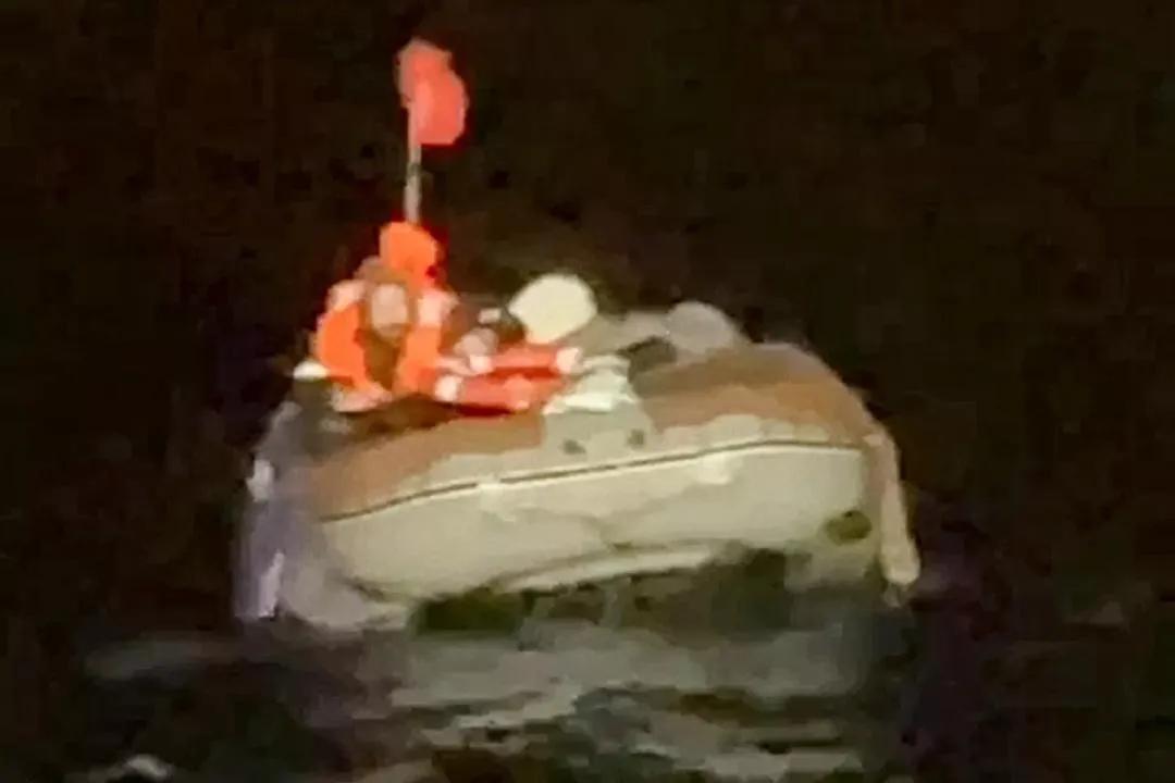 暴瘦100斤！俄罗斯男子在海上漂流67天后获救。他们的同行人已经死了

鄂霍次克