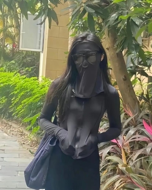 现在的人，不穿成这样都不愿意出门 ​​​