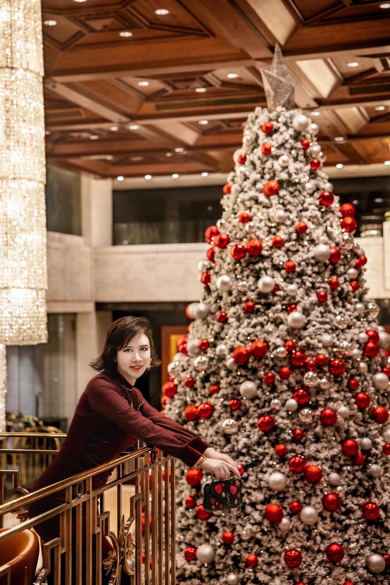 香港的圣诞🎄藏在王家卫电影🎬里的氛围感～
仿佛穿越回了上世纪二十年代的纽约，