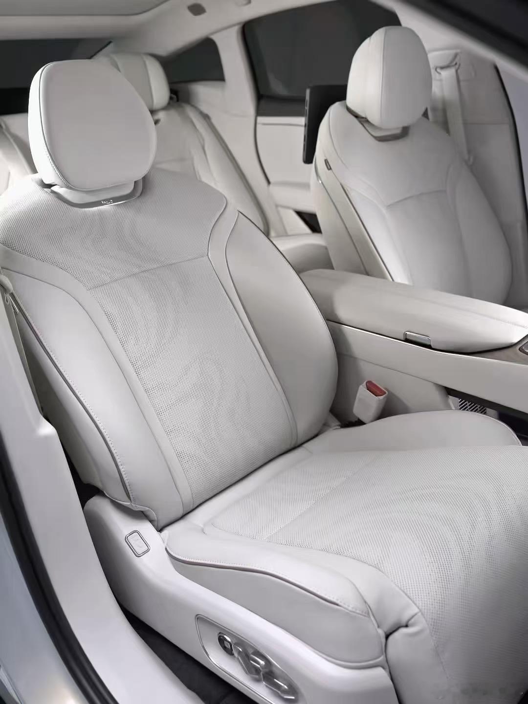 2026首测丰田豪华旗舰铂智7 感受旗舰风范。铂智7以精湛工艺和前沿科技打造豪华