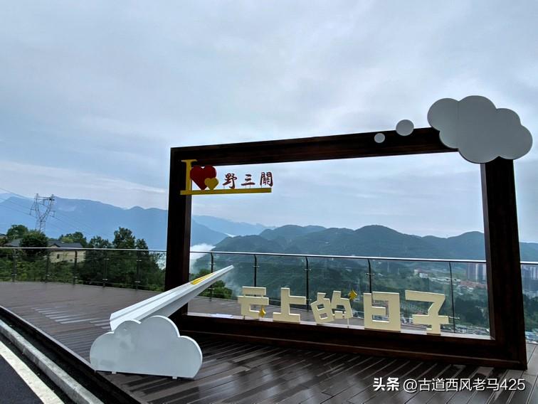 野三关的风雨，惬意非常

五月，槐花飘香。我从襄阳沿着沪渝高速回渝，途中风雨交加