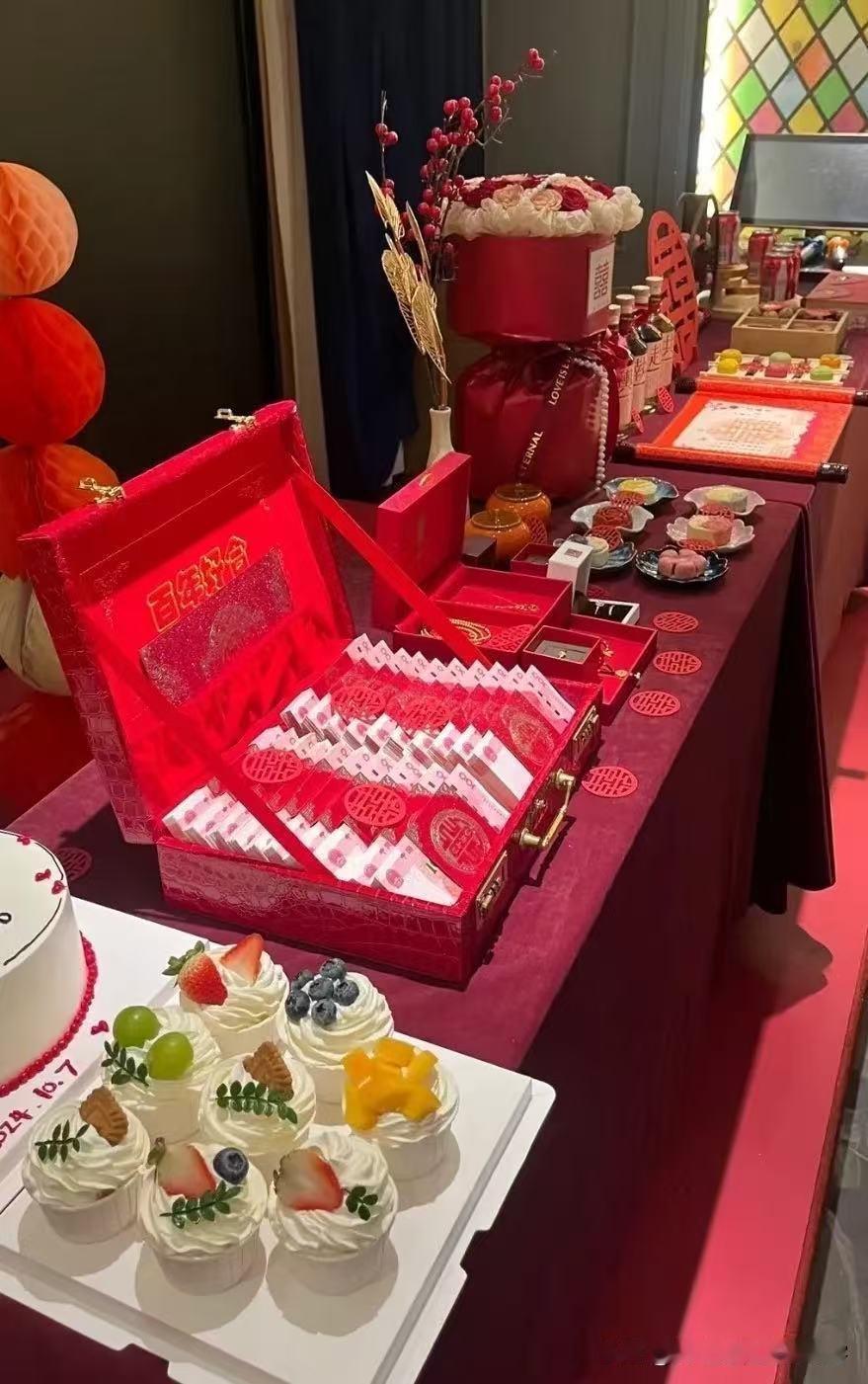 现在的份子钱，真超出我认知了！

侄女上周办婚礼，我帮忙在签到台记份子钱，原本以