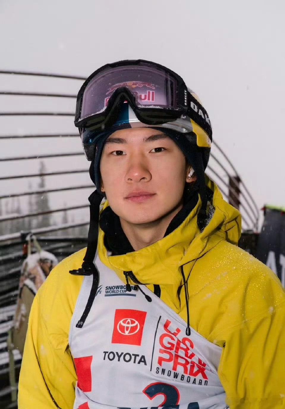 苏翊鸣你太牛了 这是中国体育代表团在本届米兰冬奥会上的第一枚金牌，也是中国单板滑