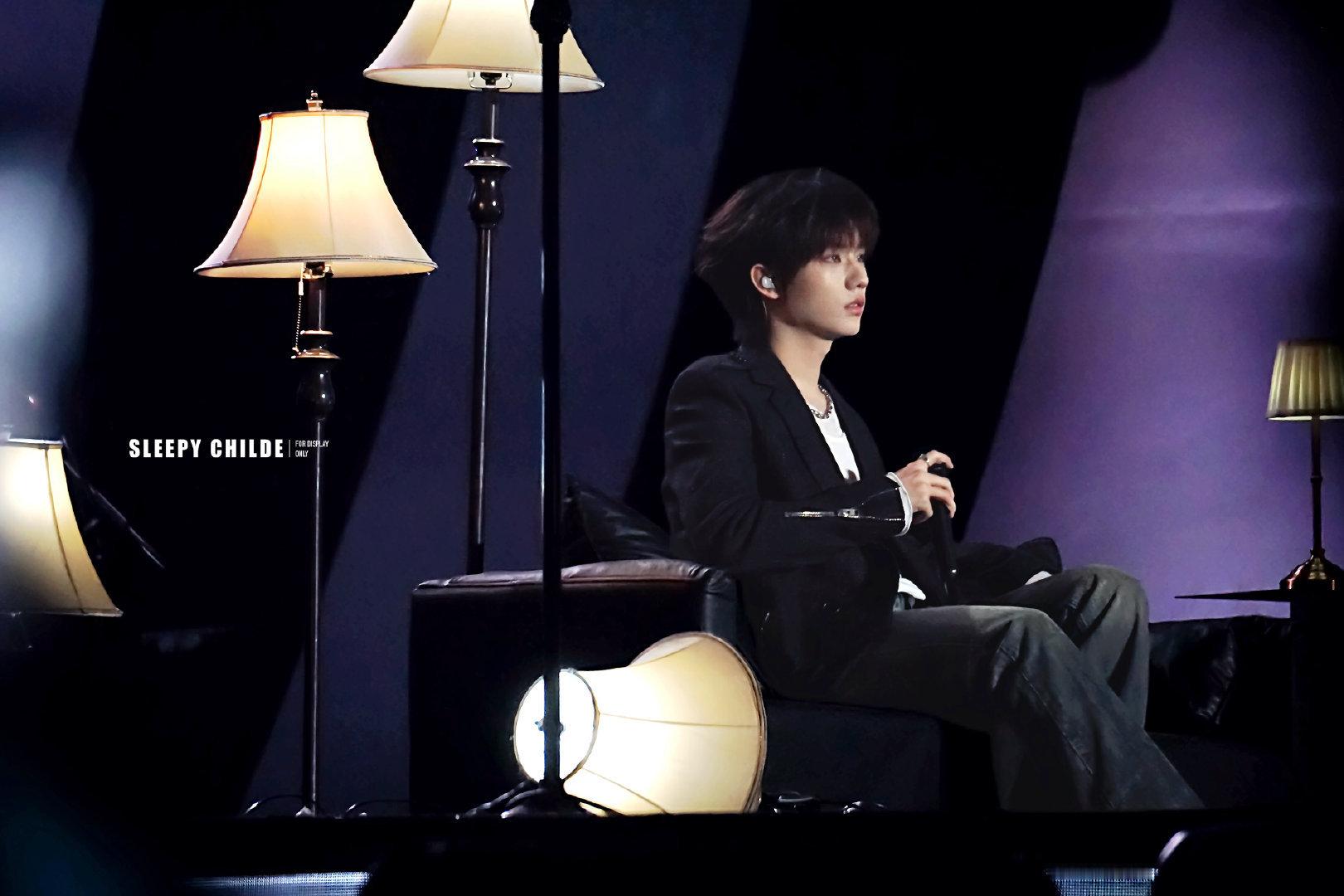 张子墨 再次听到她的消息是她又去追线下了 她又见到了自己想见的人 她说她是勇敢是