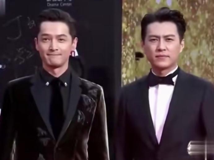 我问同事：胡歌和靳东的这张同框照，谁更帅？

她不假思索地回答：胡歌更帅！原来喜