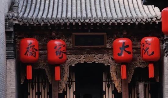 1938年，日本鬼子将贪婪的目光对准了传说富可敌国的乔家大院，然而当日军兴冲冲的