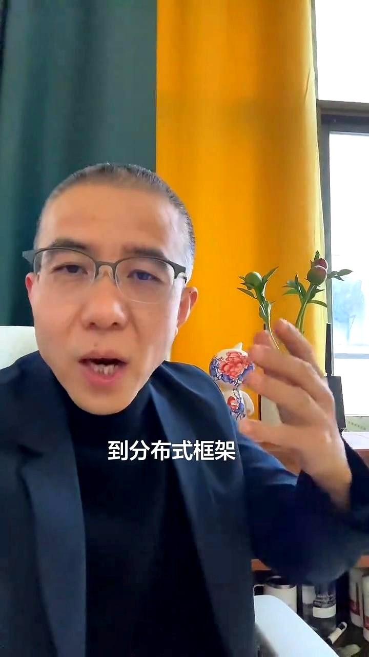 是啊。
我身边有个“最熟悉的陌生人”，就是计算机。
他平时不怎么说话，总在默默地