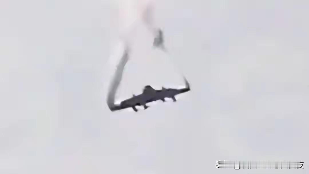 C-130在空中解体，20名机组人员当场遇难，美国这下也不淡定了！