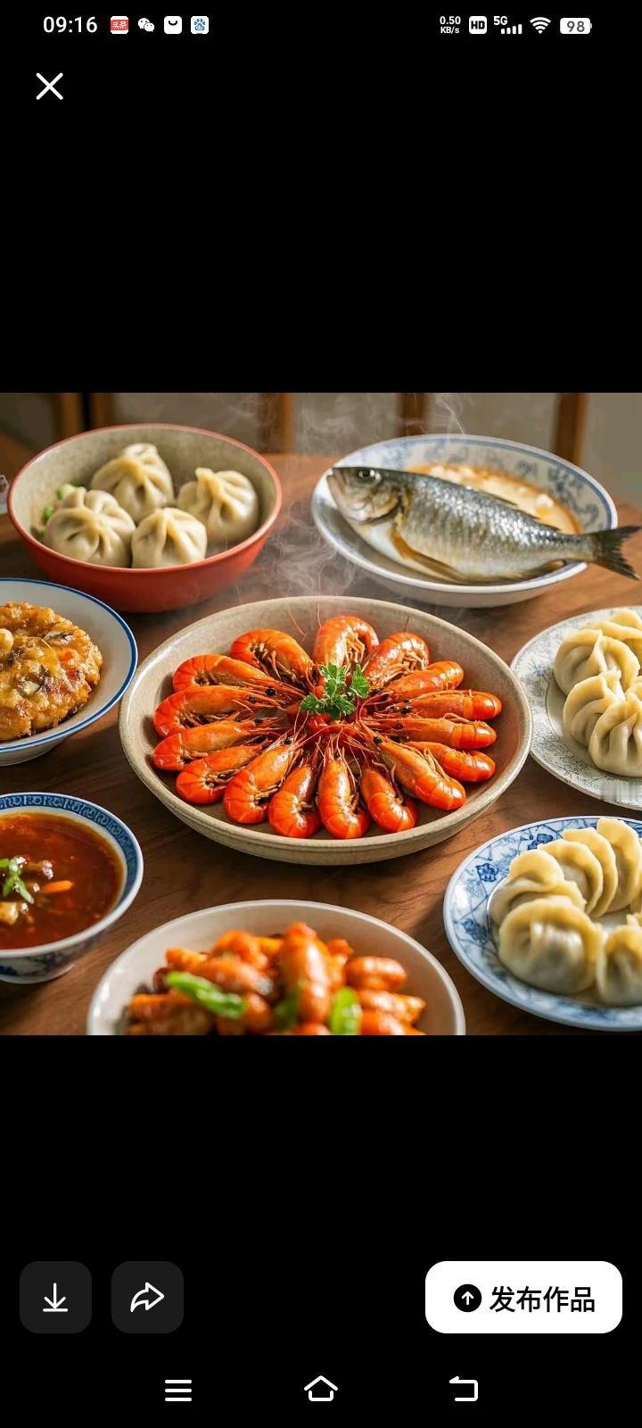 圆桌上摆满佳肴，油焖大虾红亮鲜香，清蒸鲈鱼肉质鲜嫩，还有那热气腾腾的饺子。每道菜
