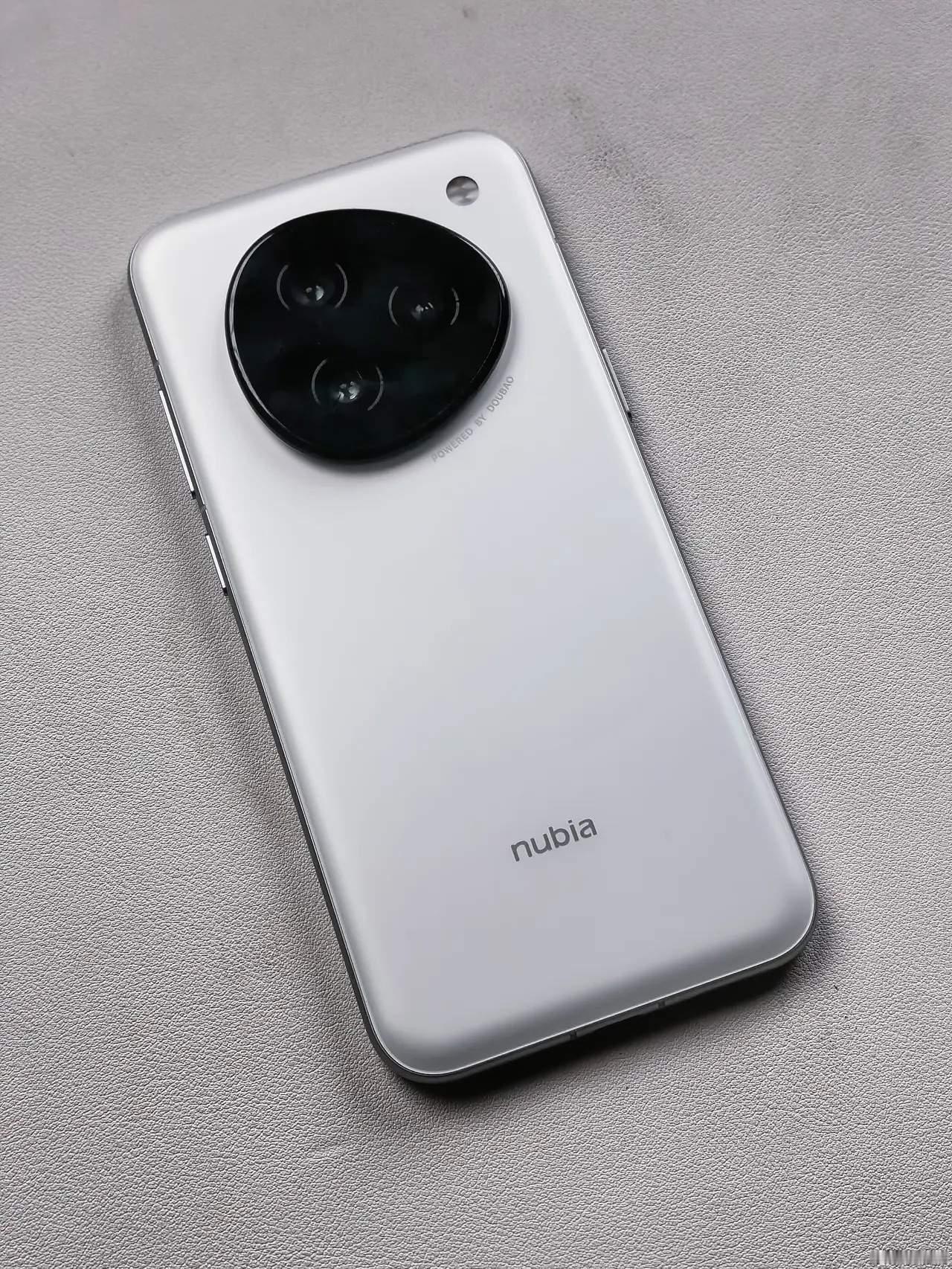 字节跳动与中兴通讯合作，推出豆包Ai手机横空出世，3万台Ai手机秒售罄！二手市场