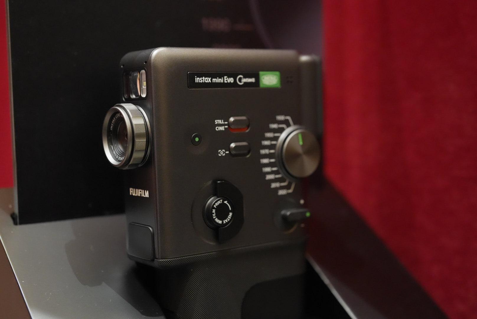 今天发布的富士instax mini Evo Cinema，灵感源自于FUJIC