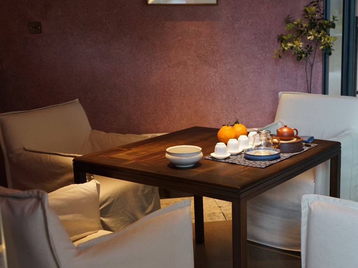 品茶赏器交友  好的茶，涩味会化开，转成隐隐的甜。不好的茶，涩到底，化不开。 