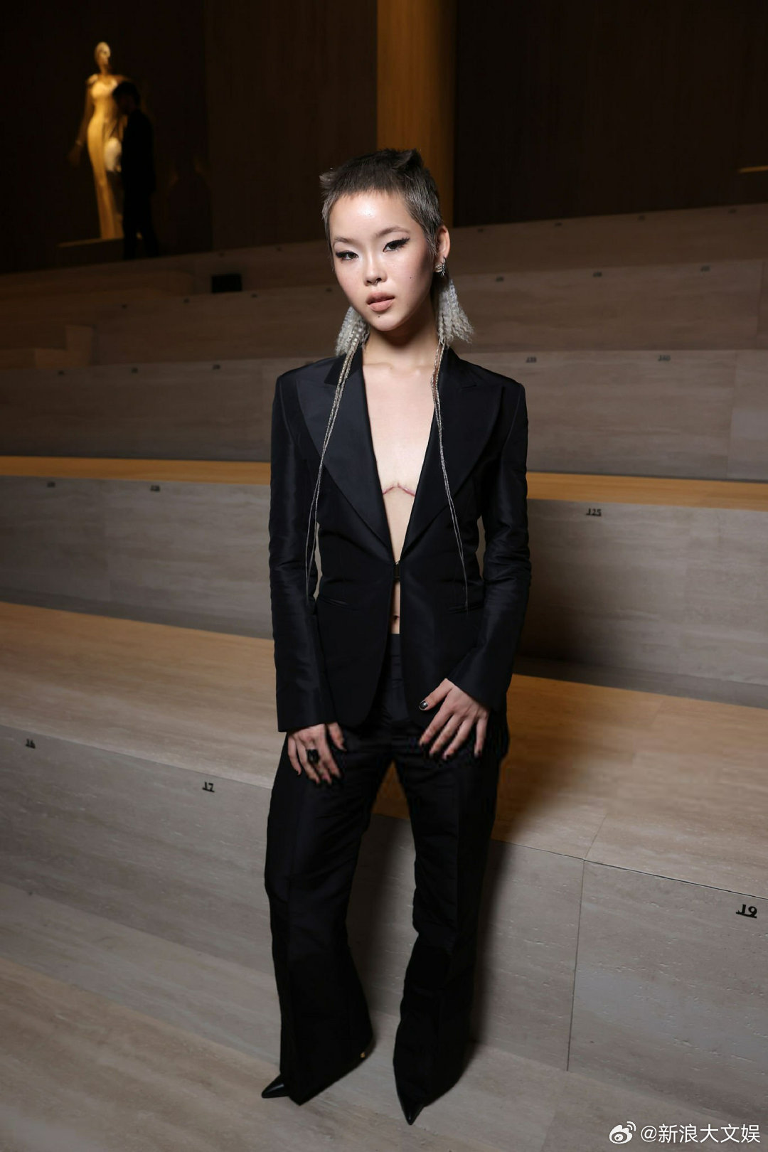 cocona胸口伤疤 XG成员cocona亮相米兰时装周，去年切除乳房手术的伤疤