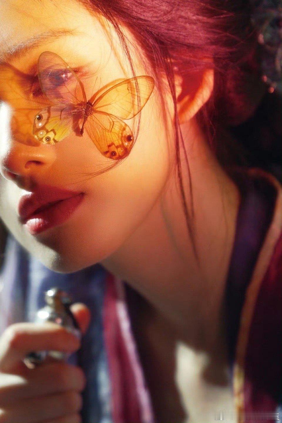 鹤秋亡国公主复仇感这组写真直接把甜妹变暗黑女王了👑 前一秒还是软萌氧气少女，后