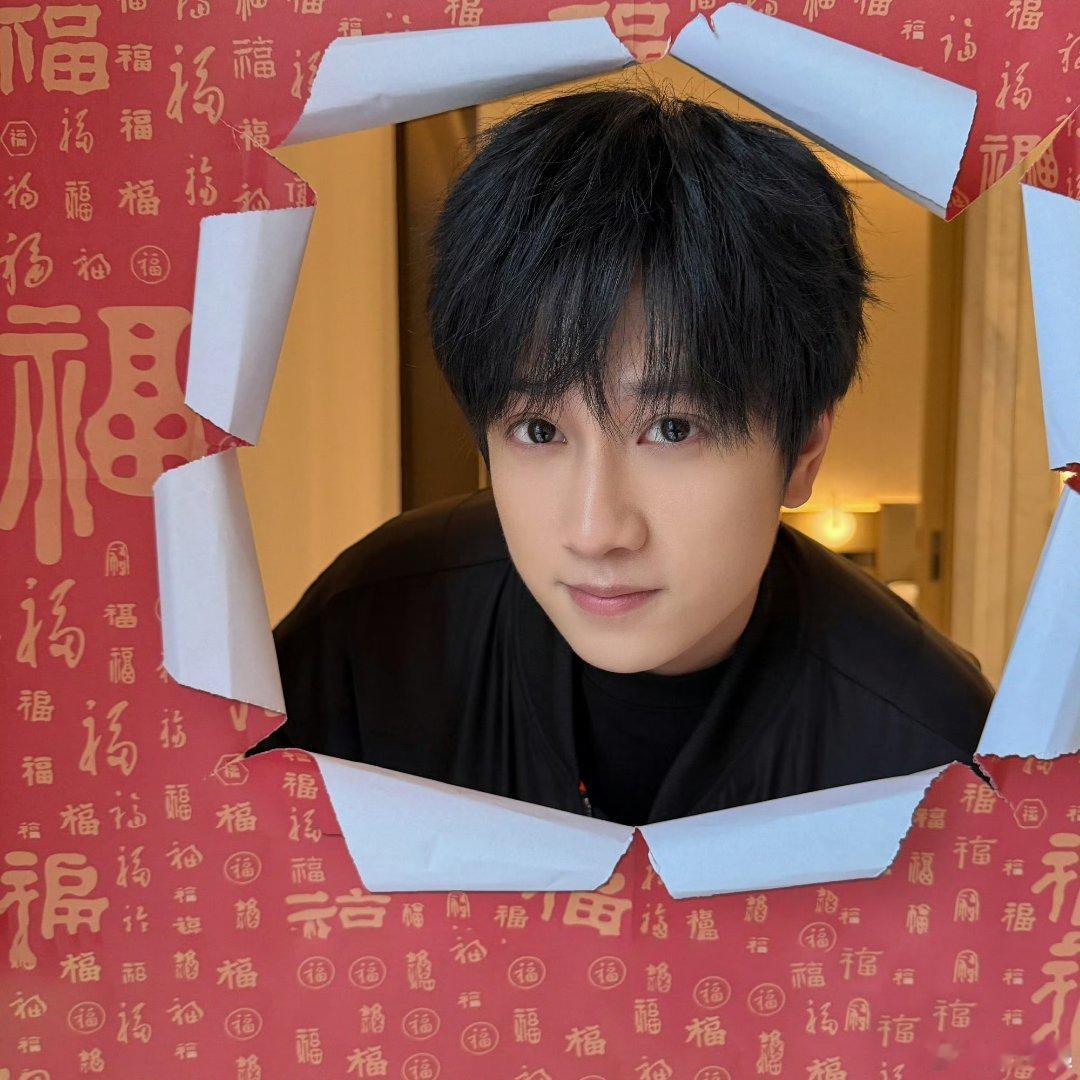 敖子逸师兄太稳健 azy敖子逸敖乙江山如画不如你眉眼清浅，山河千秋不及你泛笑风华